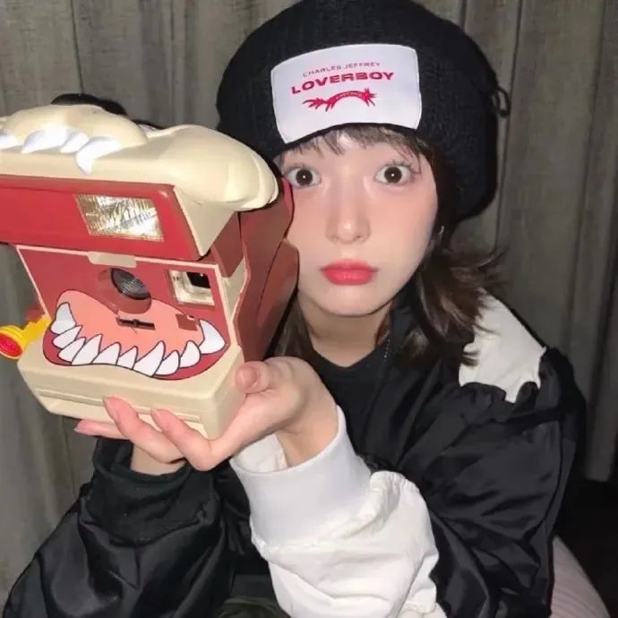 捡个少爷当赘婿，他每天都想亲亲我